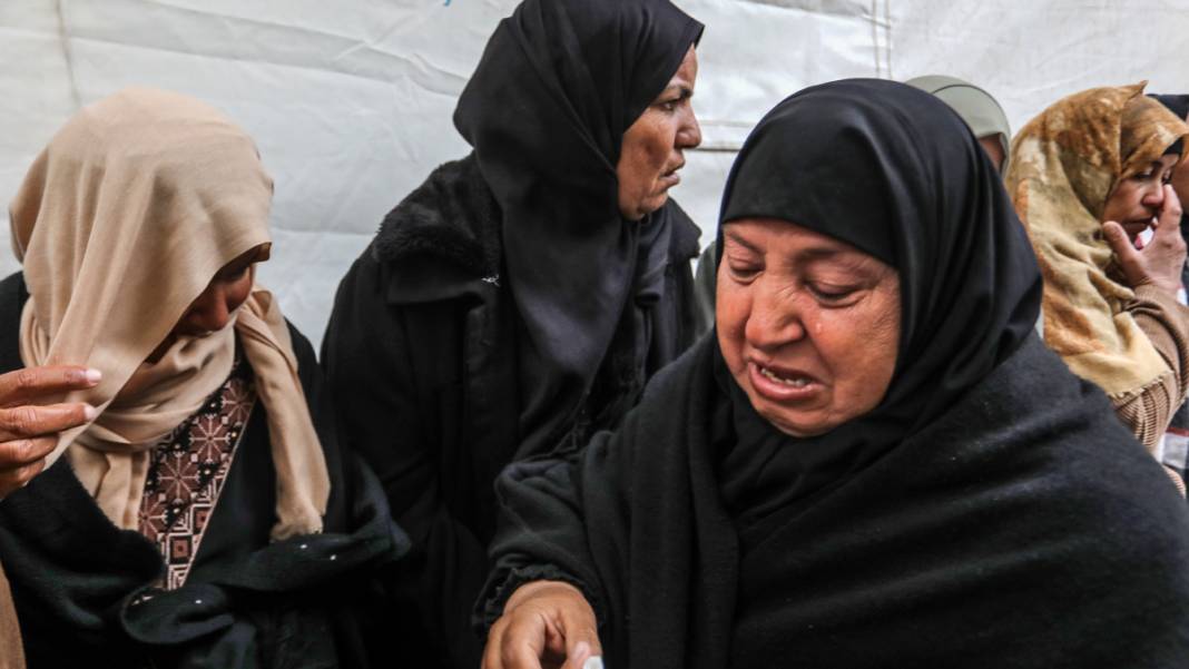 İsrail, Gazze'nin orta kesimlerini hedef aldı: Çok sayıda ölü ve yaralı var 7